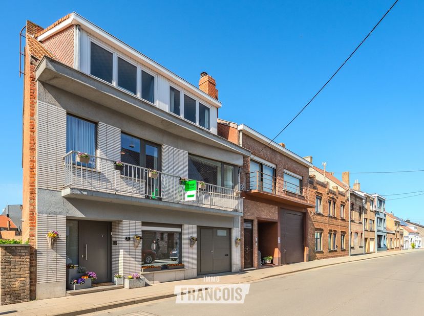 Cette vaste maison à vendre à Lombardsijde, située Bamburgstraat 21, offre pas moins de 264 m² de surface habitable et est idéale comme logement famil