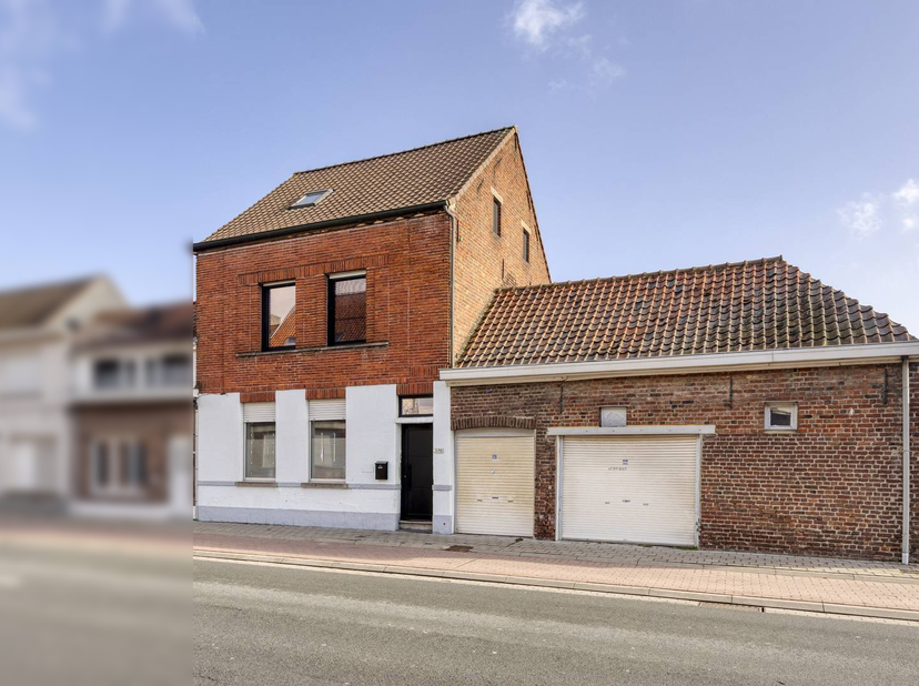 De woning onderging reeds belangrijke vernieuwingen: zo werden de keuken, badkamer, ramen én dakisolatie al aangepakt. Hierdoor kan u zich volledig fo