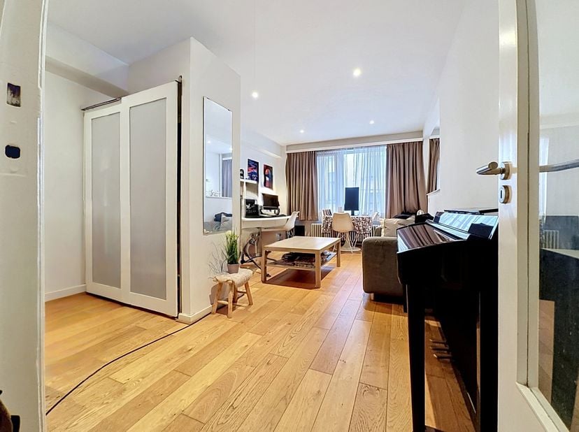 Informatie &amp;amp; bezichtigingen: +32 2 315 51 71<br />
Ixelles / Fernand Cocq - We Invest biedt dit mooie studio-appartement van circa 40m² met slaapg