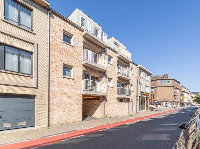 Dit trendy appartement bevindt zich in een kleinschalige residentie, op wandelafstand van het centrum van Sint-Niklaas. Het appartement is gelegen op