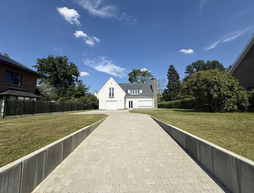                                         Villa à louer à Woluwe-Saint-Pierre, € 3.200
