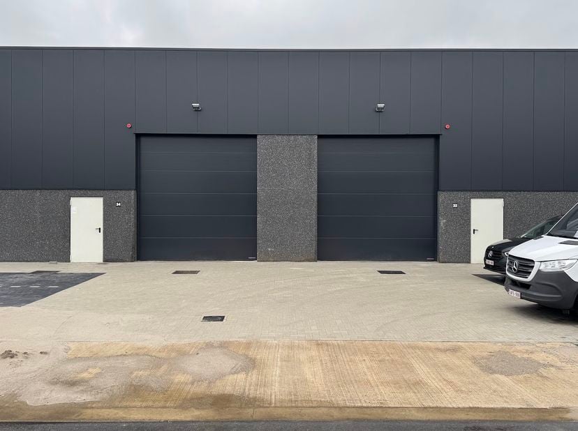 Nieuwbouw magazijn van 200m² op een rustige maar strategische locatie met snelle verbinding naar ring Antwerpen via rond punt Wommelgem en E34-E313 vi
