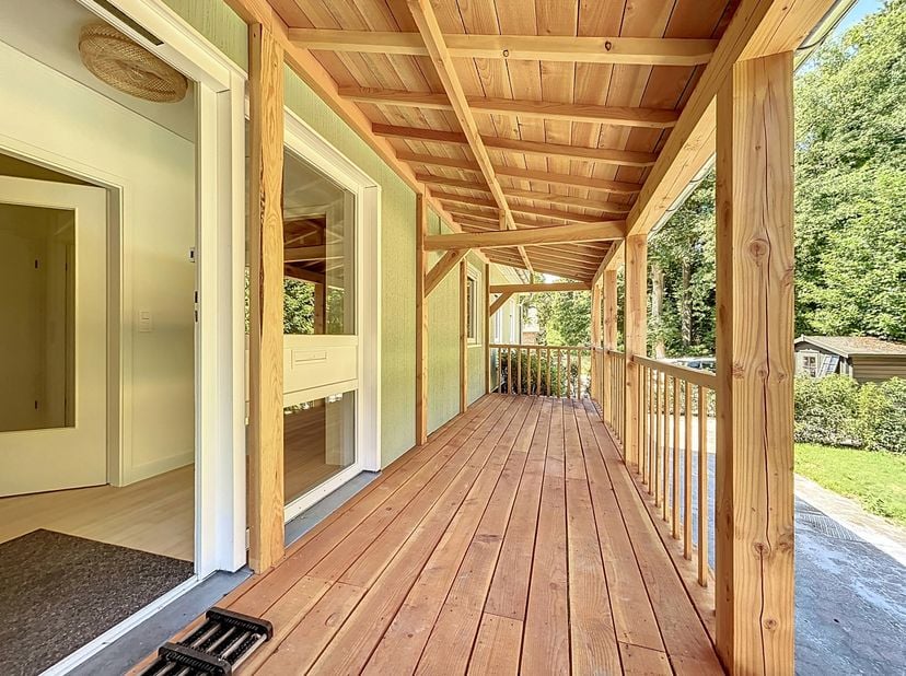Située dans un quartier résidentiel très calme, à seulement 2' de Louvain-la-Neuve, cette belle maison entièrement rénovée offre un cadre de vie famil