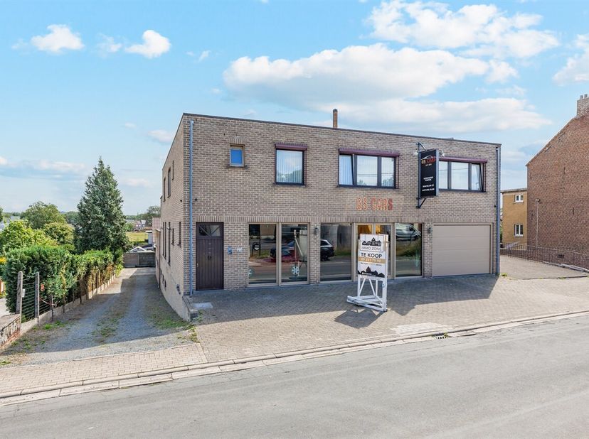 Vous cherchez un bien où combiner votre activité et votre habitation ? Alors cet immeuble commercial polyvalent situé Leopoldstraat à Okegem mérite as