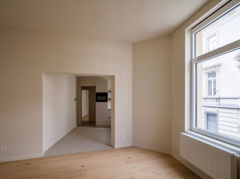 Hoogwaardig gerenoveerd duplex appartement met zonnig terras in het centrum van Gent<br />
<br />
Voor bezoekaanvragen: info@carloeggermont.be<br />
<