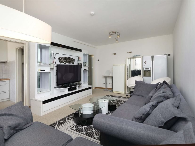 Rustig en centraal gelegen praktisch ingericht appartement met 2 slaapkamers<br />
<br />
Omgeving:<br />
+ Rustig en centraal gelegen<br />
+ Op