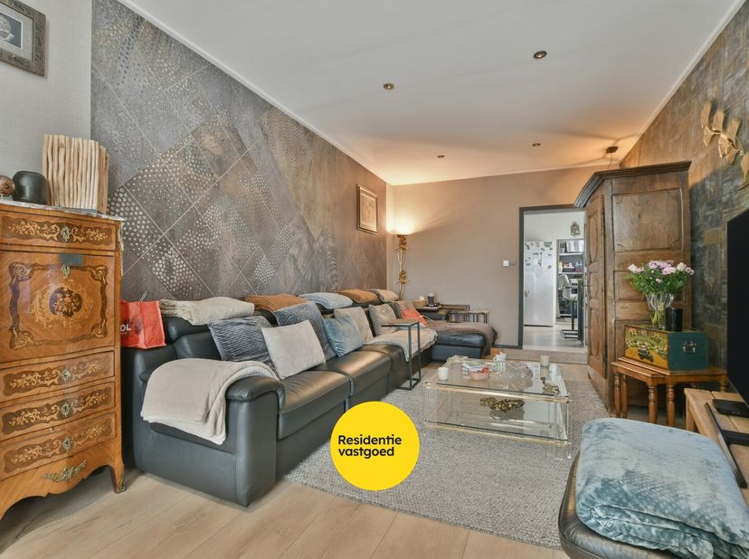 Karaktervol opbrengsteigendom met 4 appartementen op topligging in een zijstraat van de Grote Markt van Blankenberge, op wandelafstand van het centrum