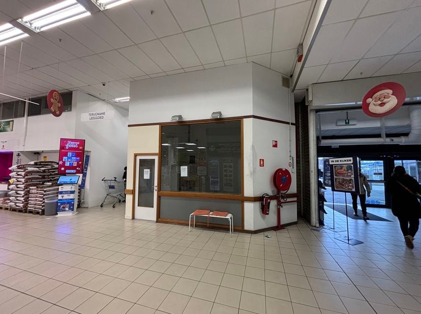 Unité commerciale shop-in-shop à louer dans l’hypermarkt Carrefour Oostakker.<br />
Cette surface commerciale d’environ 26 m² est située à proximité d