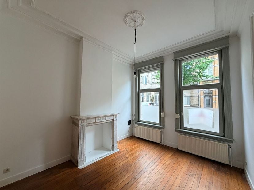 Gelijkvloers 1-slpk appartement te huur in Oud Berchem<br />
Ligging: De Boomgaardstraat ligt op een centrale en gegeerde locatie in Berchem, met vlot