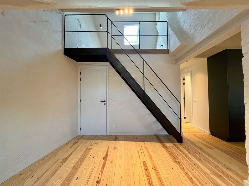 Appartement de 2 chambres entièrement rénové dans le centre d'Herentals.<br />
Situation : L'appartement est situé près de la gare de Herentals. Les c