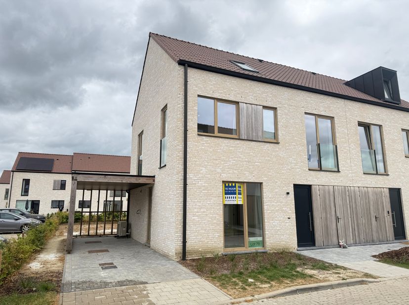 Deze energiezuinige nieuwbouwwoning maakt deel uit van woonproject ’t Park, een groene kindvriendelijke verkaveling vlakbij het station van Tielt. Hie