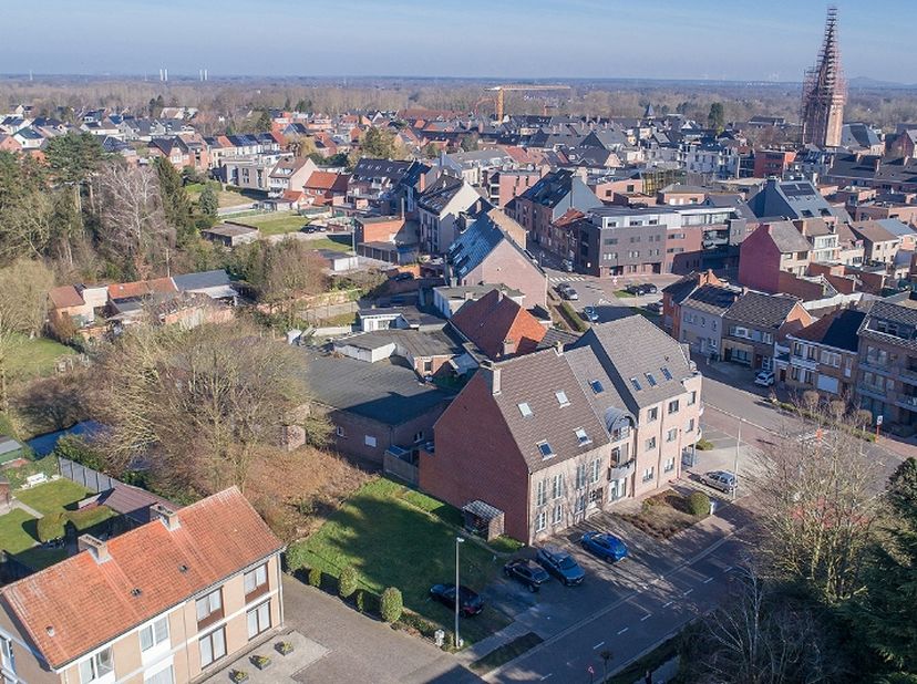 Rustig en toch centraal gelegen projectgrond voor appartementen of andere invulling op 4 aren 7 centiaren in het centrum van Diepenbeek!<br />
<br />