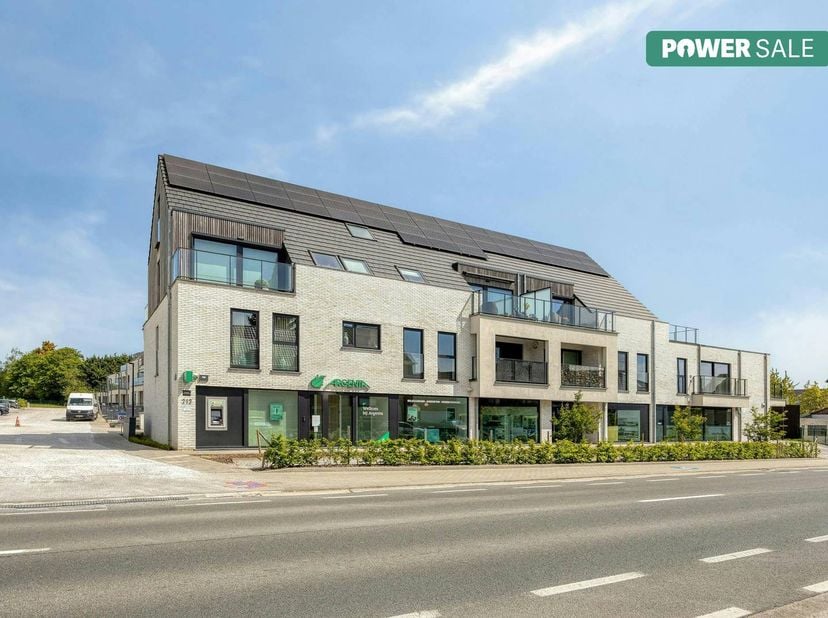 Dit kantoor te koop bevindt zich op een toplocatie met maximale visibiliteit. Het pand, gebouwd in 2019, verkeert in uitmuntende staat en is momenteel