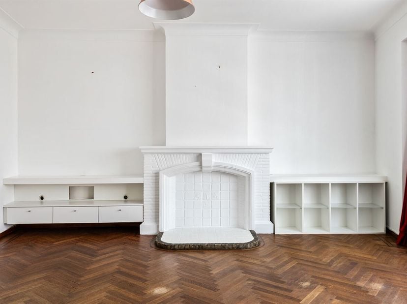Instapklaar 2-slaapkamerappartement met ruim terras op toplocatie<br />
Ligging<br />
Dit instapklare appartement is gelegen aan de Lombardenvest, op