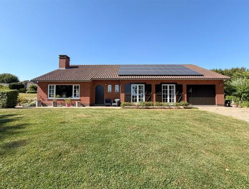                                         Villa te koop in Presles, € 449.000
