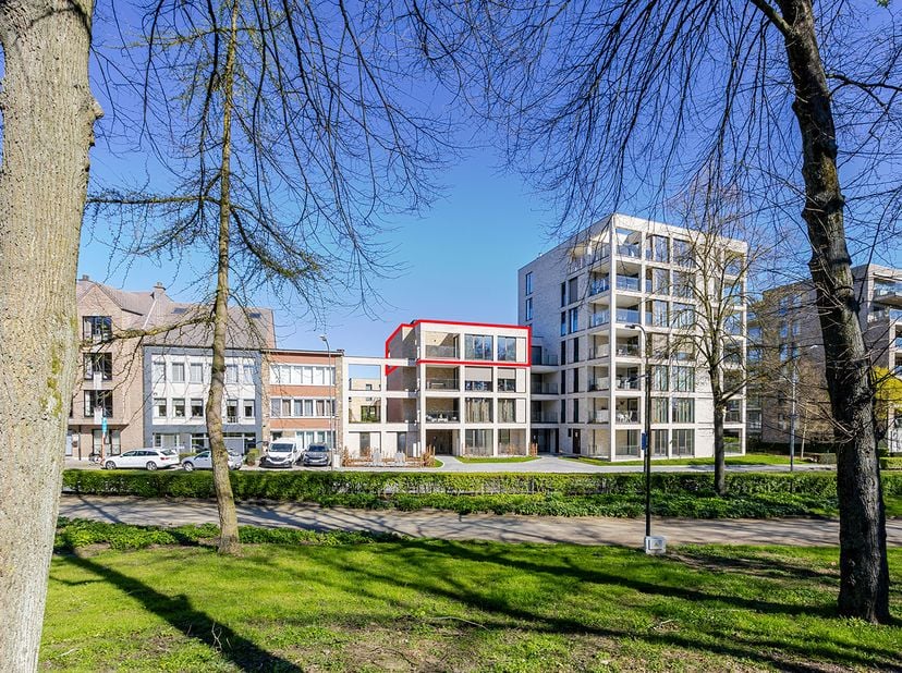 <br />
Welkom in dit exclusieve en ruime nieuwbouwappartement van 120,87 m² in het project Sacramento, gelegen aan de Elfde Novemberwal in Tongeren-Bo