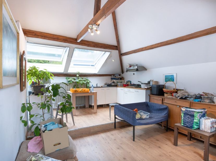 ERA B-Lux vastgoedkantoor heeft het genoegen u dit appartement voor te stellen, gelegen in het hart van La Roche-en-Ardenne, op korte afstand van wink