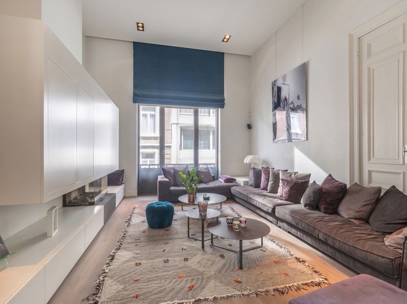 Uitzonderlijk gerenoveerde herenwoning met zwembad, aangelegde tuin en exclusieve afwerking – ca. 500 m²<br />
Gelegen in een van de meest gegeerde st