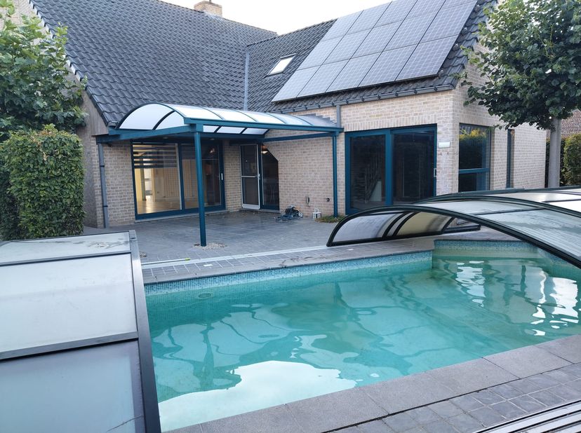 Instelprijs 540.000€!!!Bent u op zoek naar een perfect onderhouden gezinswoning in een landelijke omgeving die ruimte, comfort en een exclusief vakant