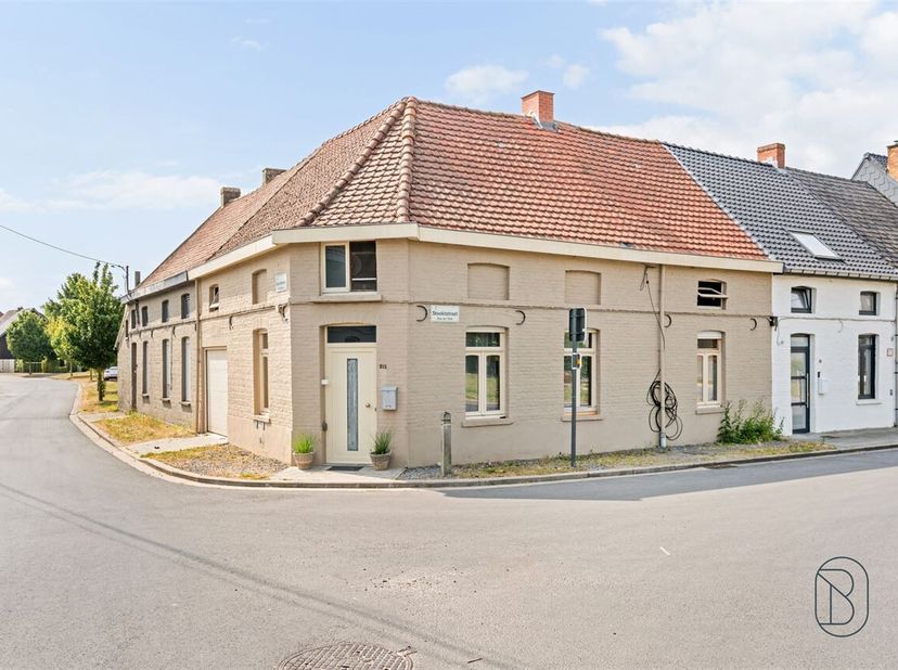 Rustig gelegen woning met 4 slaapkamers, garage en tuin<br />
Op zoek naar een ruime gezinswoning met een praktische indeling en tal van troeven? Deze