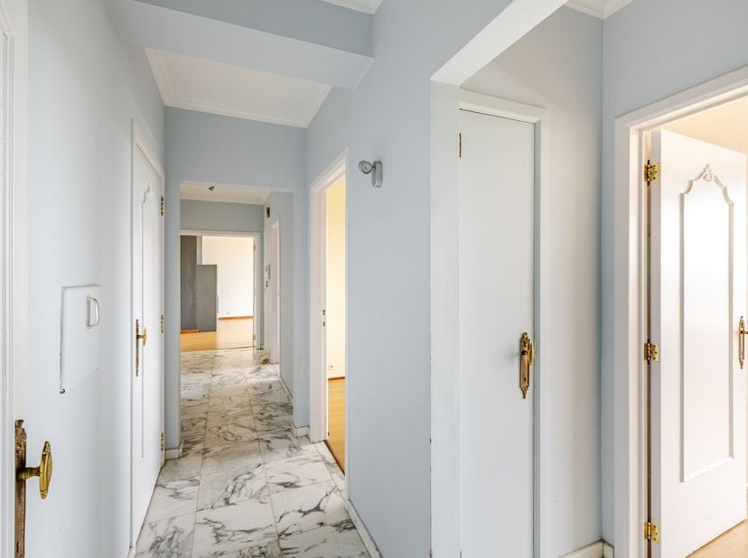 Op zoek naar een lichtrijk appartement op een topligging? <br />
<br />
Dit prachtig appartement op de 10de verdieping, gelegen aan het Stadspark va