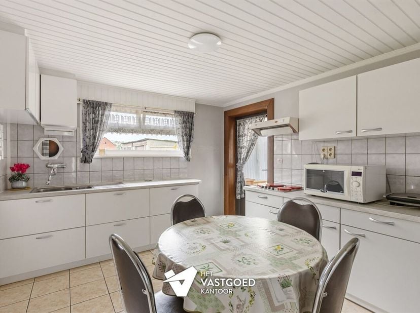 Perfect onderhouden woning op prachtig perceel nabij Keiheuvel<br />
Belangrijkste troeven:<br />
- Instapklare woning dankzij perfecte onderhoud en o