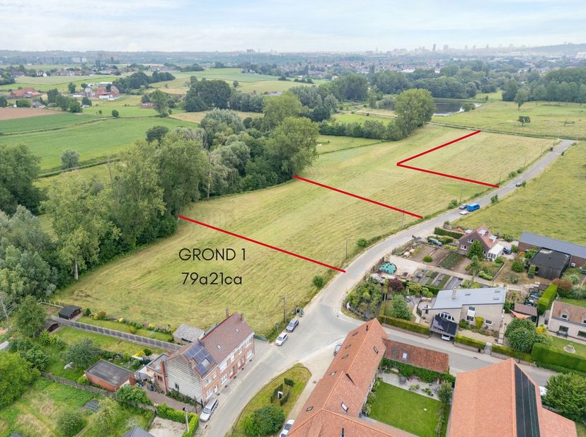Immo Groot-Leeuw propose à la vente quatre beaux terrains situés en zone naturelle à Sint-Pieters-Leeuw, au calme dans la Vogelstraat.<br />
<br />
Le