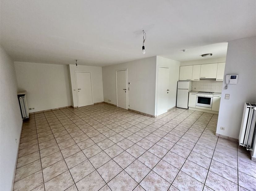 Op zoek naar een instapklaar appartement op een toplocatie?<br />
Dit appartement is gelegen in het centrum van Berchem-Kluisbergen,<br />
op wandelaf