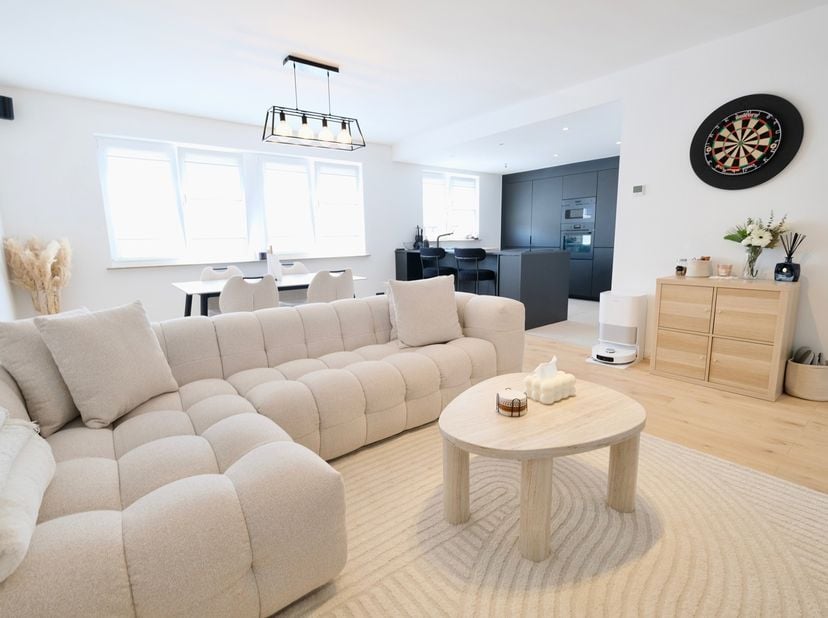 SINT-PIETERS-LEEUW - REF : 7745266 – Gelegen in een rustige straat, vlak bij alle voorzieningen, stellen wij u met plezier dit prachtig recent gerenov