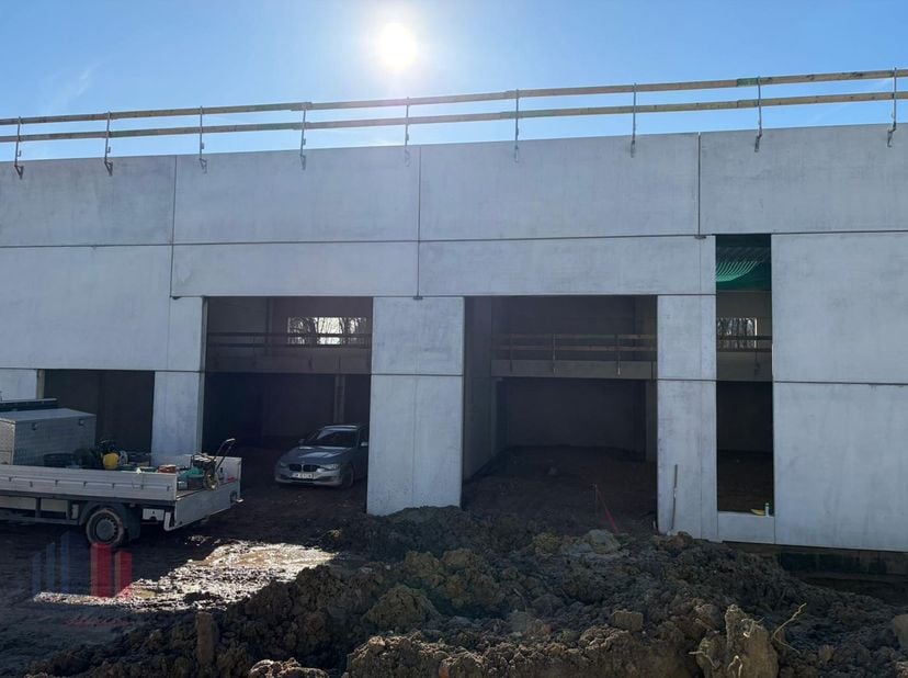 Unité PME neuve de 194 m² avec mezzanine de 50&amp;nbsp; m² à vendre<br />
Excellente situation le long de la fréquentée Mechelsesteenweg (N26), avec un a