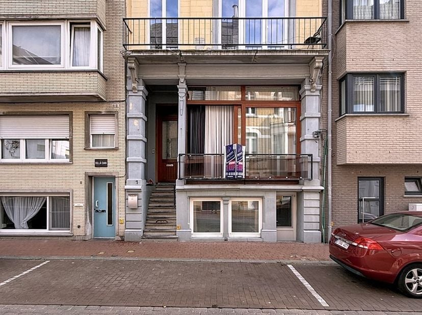 In de Onze-Lieve-Vrouwstraat, op wandelafstand van het strand, de zeedijk en het bruisende centrum van Blankenberge, bevindt zich deze charmante en in