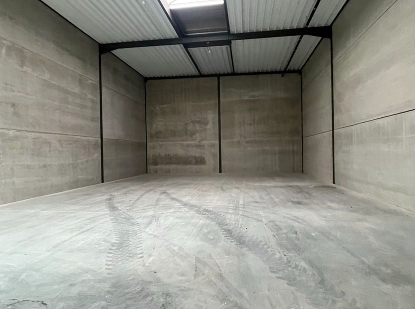 Bien professionnel à vendre
                    à 3665 As