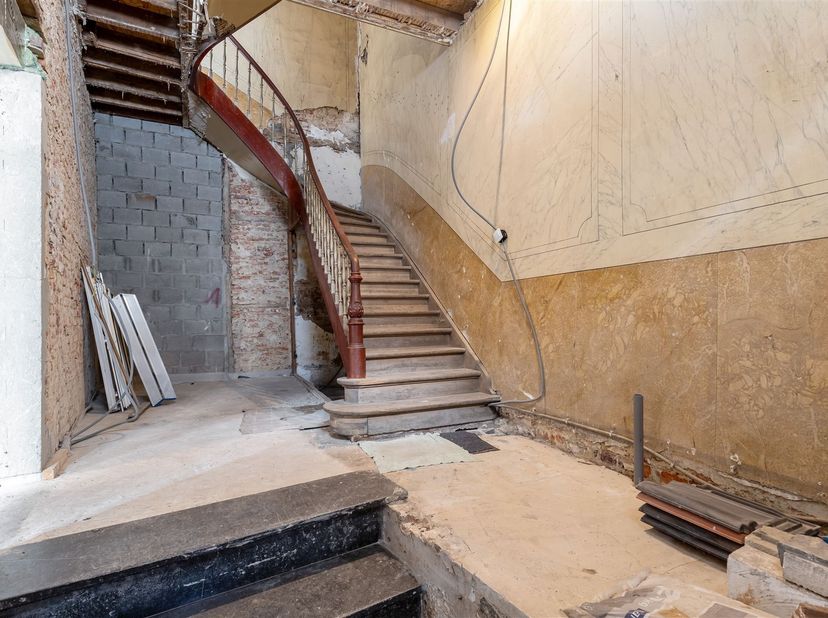 Authentieke herenwoning met stadstuin te Zoutleeuw <br />
<br />
Ligging: Gelegen in het hart van het charmante Zoutleeuw bevindt deze authentieke h