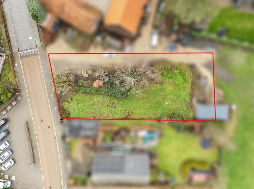 Bouwgrond voor open bebouwing op een rustige en centrale ligging in de Daalstraat te Wellen. Dit perceel combineert sterke bereikbaarheid met aangenaa