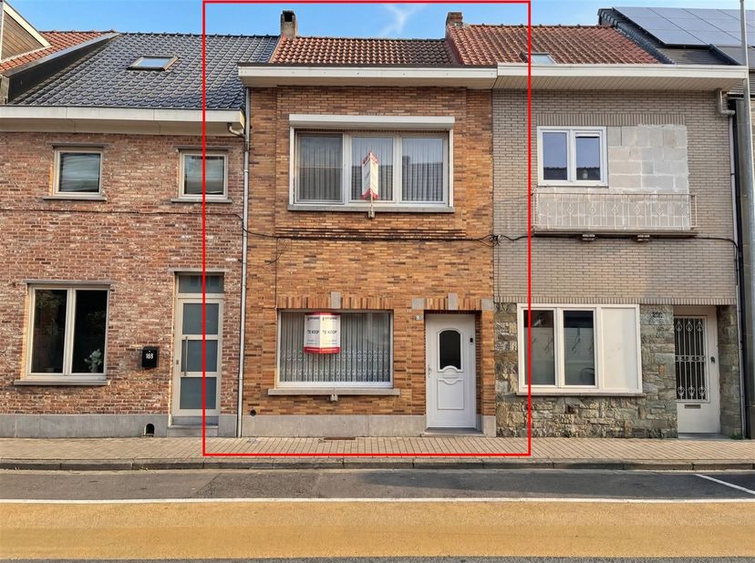 Leuke woning met drie slaapkamers in hartje Sint-Niklaas.<br />
<br />
Verzorgde woning met gerenoveerde voorgevel. In het centrum van Sint-Niklaas,