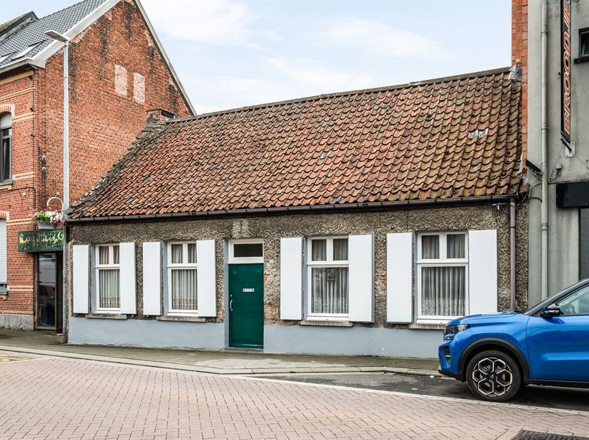Maison à rénover sur un terrain de 574 m²<br />
Cette charmante maison, construite entre 1850 et 1874, offre une belle opportunité à ceux qui recherch