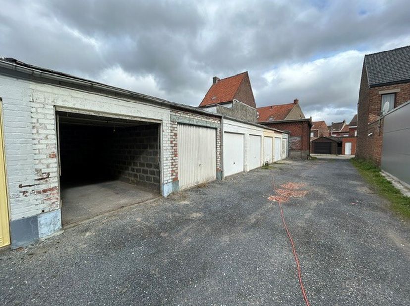 Garage te koop in Rekestraat 5+,
                    8940 Wervik