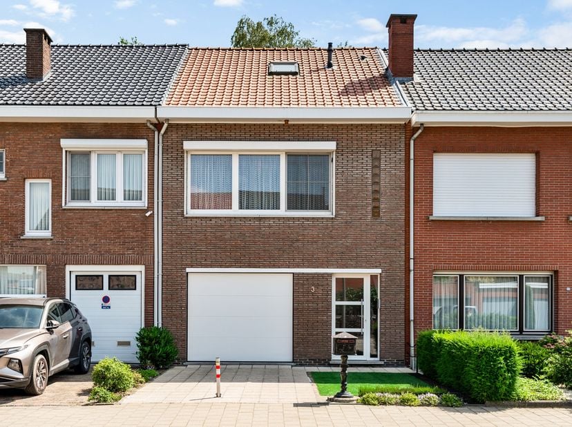 Deze praktisch ingedeelde woning biedt verrassend veel ruimte en is ideaal voor gezinnen of kandidaat-kopers die op zoek zijn naar een woning met pote