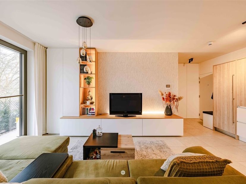 HAMME - Stel u een assistentiewoning voor, vermomd als appartement, met alle luxe die u gewoon bent. Omgeven door een oase van rust en groen waarvan u