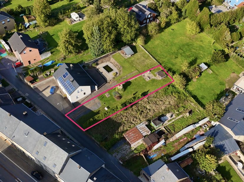 Julietimmo a le plaisir de vous présenter ce terrain situé au centre du village de Saint-Mard, proche de toutes les commodités. Ses atouts : Orientati