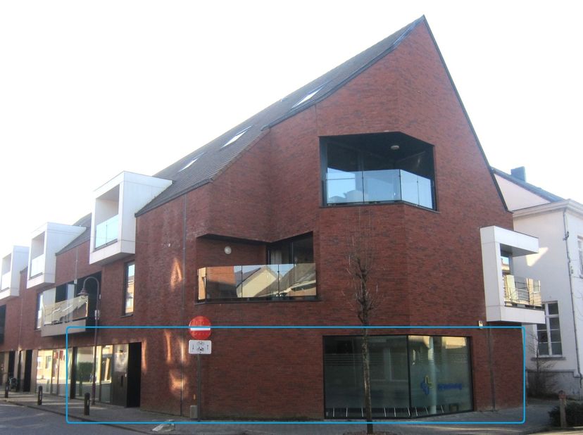 Medisch Centrum De Verbinding, gelegen in het centrum van Londerzeel.<br />
<br />
Verhuur van  2 consultatieruimtes (zie plan in bijlage):<br />
C