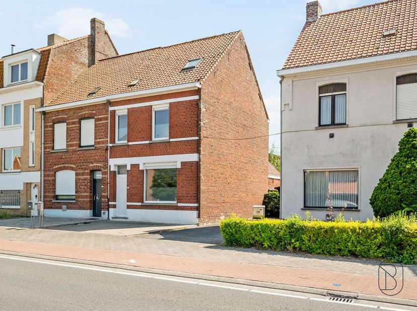 Ruime gezinswoning met 4 slaapkamers en grote tuin!<br />
Deze verder op te frissen woning combineert een ruime indeling, veel potentieel en een gunst