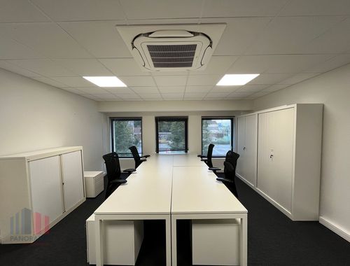                                         Bureaux à louer à Lochristi, € 1.300
