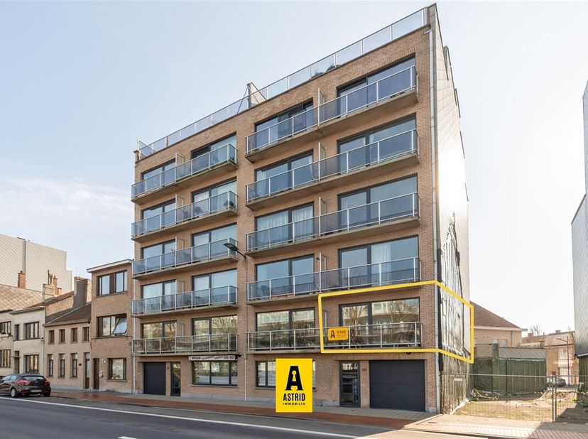 Te koop Appartement met 2 slaapkamers op topligging in Oostende<br />
Op een uitstekende locatie aan de Nieuwpoortsesteenweg 283 in Oostende, recht te