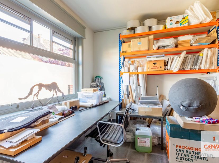 Deze charmante voormalige dokterswoning met vier slaapkamers&amp;nbsp;en bureauruimte is gelegen op een centrale en groene locatie te Lourdes, Oostakker.