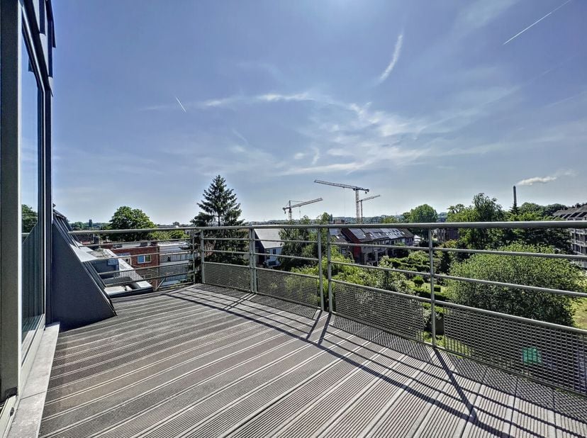 Quartier Pagodes, dans une construction récente, très bel appartement de 80m². Cet appartement se compose : dun hall dentrée, dun beau et spacieux liv