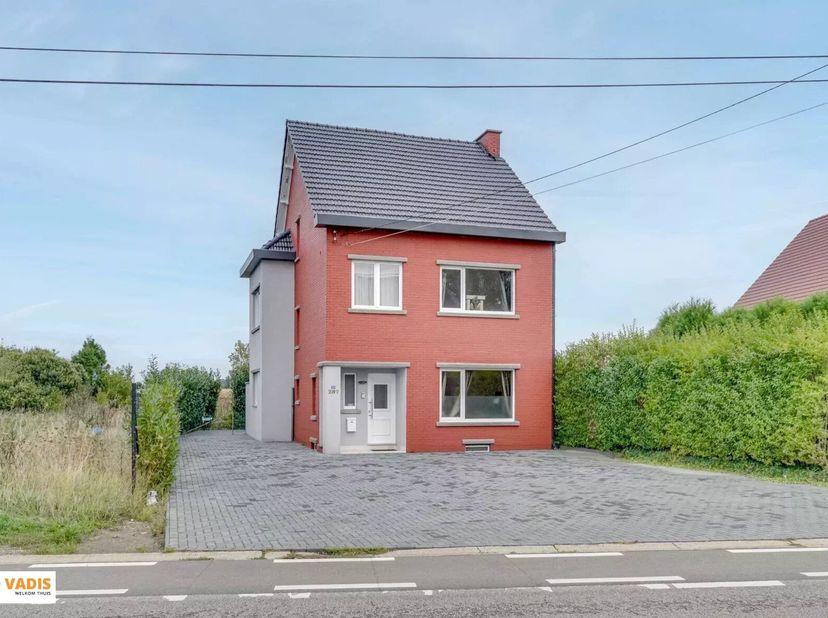 Wonen in alle rust, vlakbij Maastricht  jouw ideale investering of thuis!<br />
Ontdek deze charmante open bebouwing in het groene en rustige Veldweze