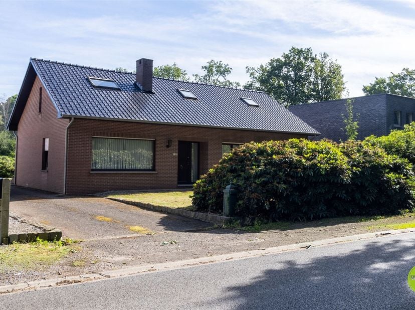 Open bebouwing met veel potentieel op een rustige locatie in Leopoldsburg<br />
<br />
Bent u op zoek naar een ruime gezinswoning met tal van mogeli