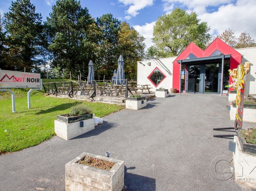 WESTOUTER (Mont Noir)<br />
FONDS DE COMMERCE (Friterie), situé au Mont Noir et disposant de tout le matériel nécessaire pour démarrer rapidement.<br