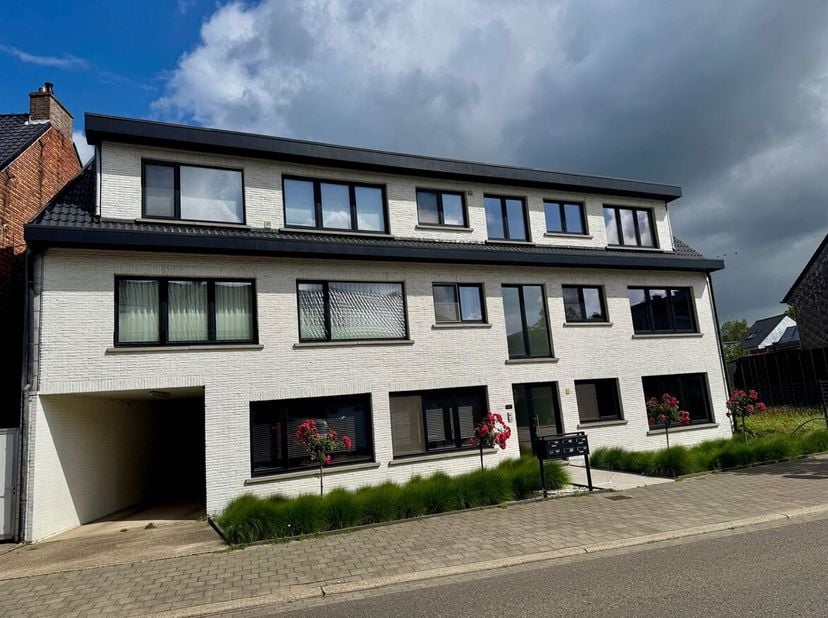 Appartement spacieux avec 2 chambres à coucher, garage et terrasse agréable au coeur de Lier !<br />
Situation<br />
Cet appartement est situé dans le